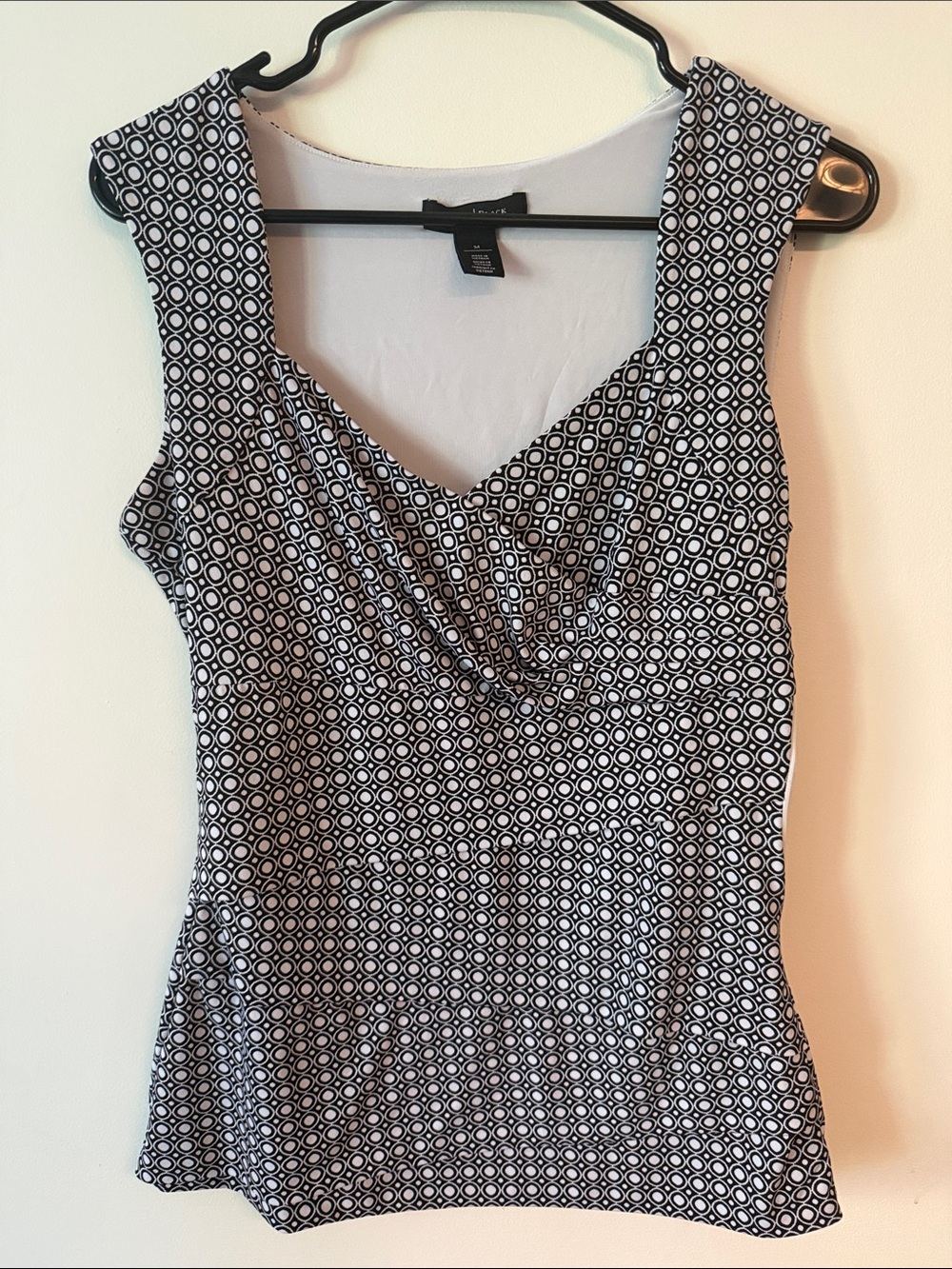 Ann Taylor Black and White Geometric Sleeveless V-Neck Tank